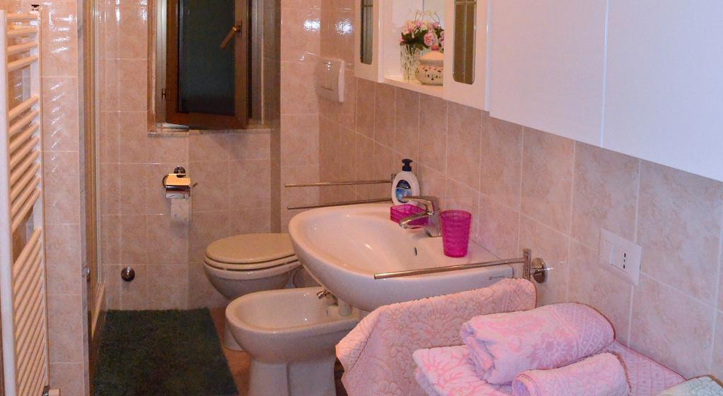 La Casa Delle Rose Room With Air Conditioning La Spezia Quarto foto